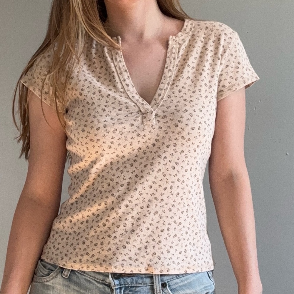 Gap Stretch Women’s Brown Floral Ribbed V-Neck Tee